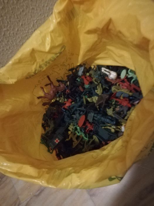 Brinquedos/miniaturas/anos 70 ?