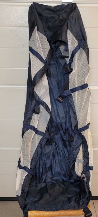 Podwieszana podłoga (poziom) do łóżeczka turystycznego