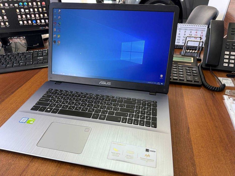 ASUS VivoBook 17 X705u