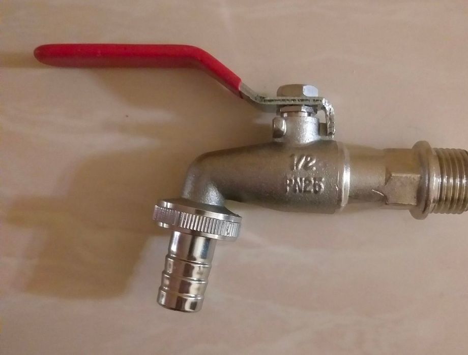 Поливочный кран. 
Фирма SENA. 
В наличии: одна шт. 
Spain   1/2
"A"