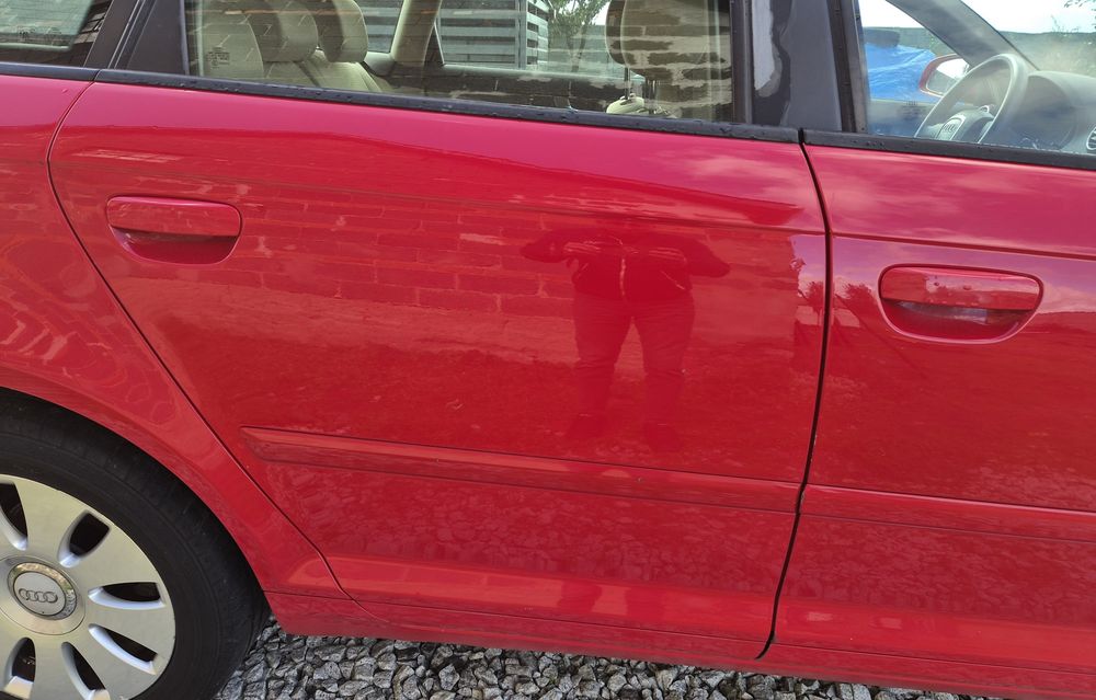 Drzwi tyl prawy Audi A 3 sportback LY3L