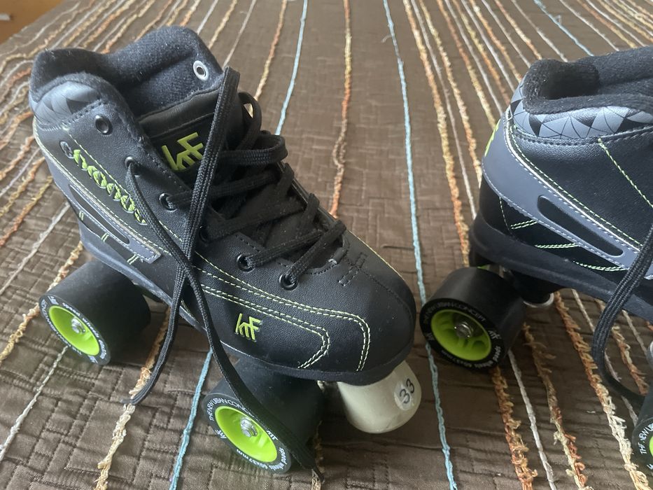Patins como novos.