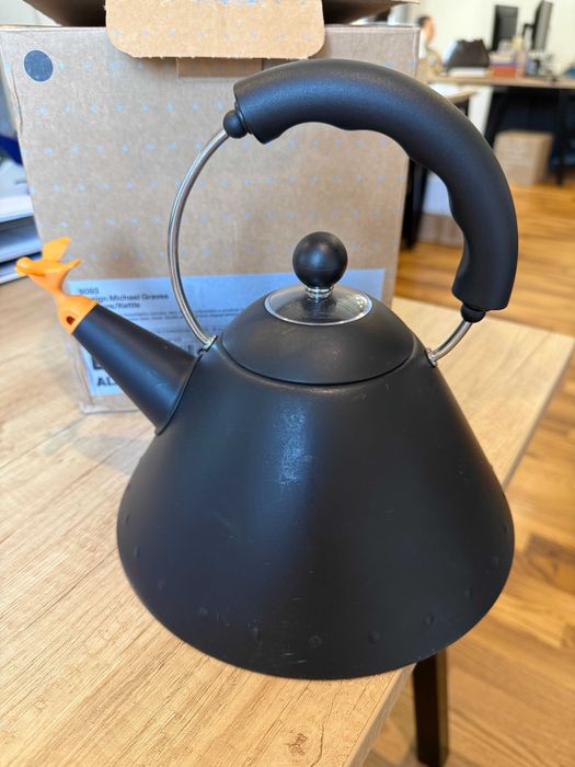 Alessi Czajnik 9093 BB  z gwizdkiem ptaszkiem, czarny mat