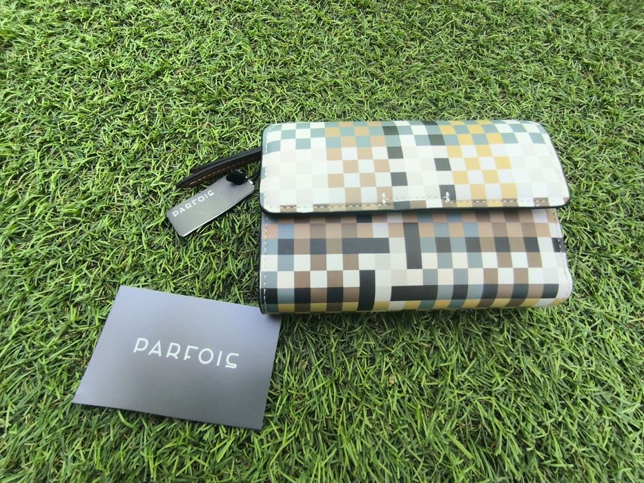 Porta-moedas Parfois com estampado de quadrados