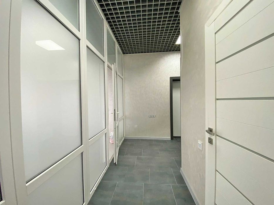 Комерційне ,фасадне приміщення з ремонтом! Великий проїзний трафік