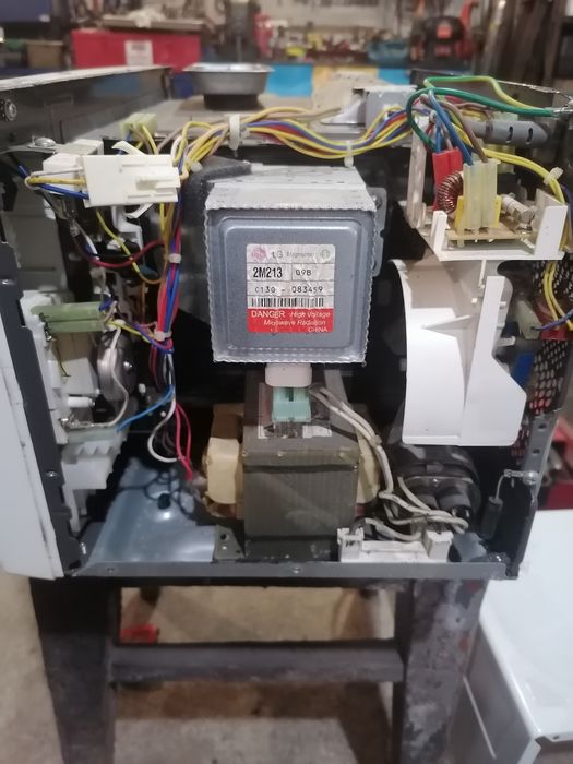 Микроволновая печь LG MH6023DAR на запчасти или по запчастям