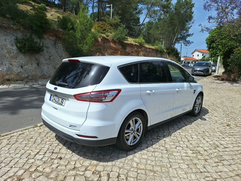7 lugares, automatica e com poucos kms, aceito retoma