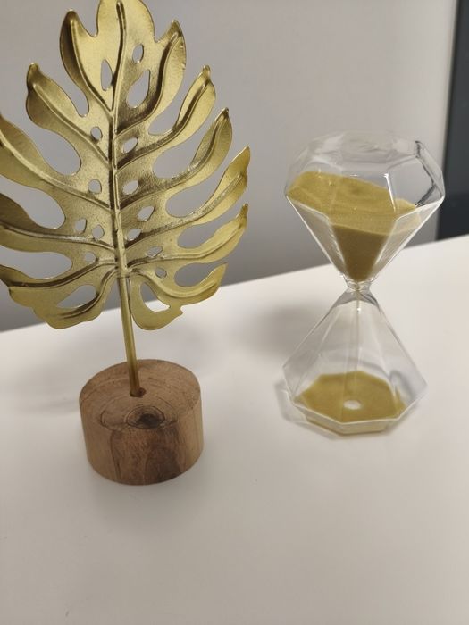Conjunto de 2 Belíssimas Peças Decorativas Ampulheta + Folha em Dourad
