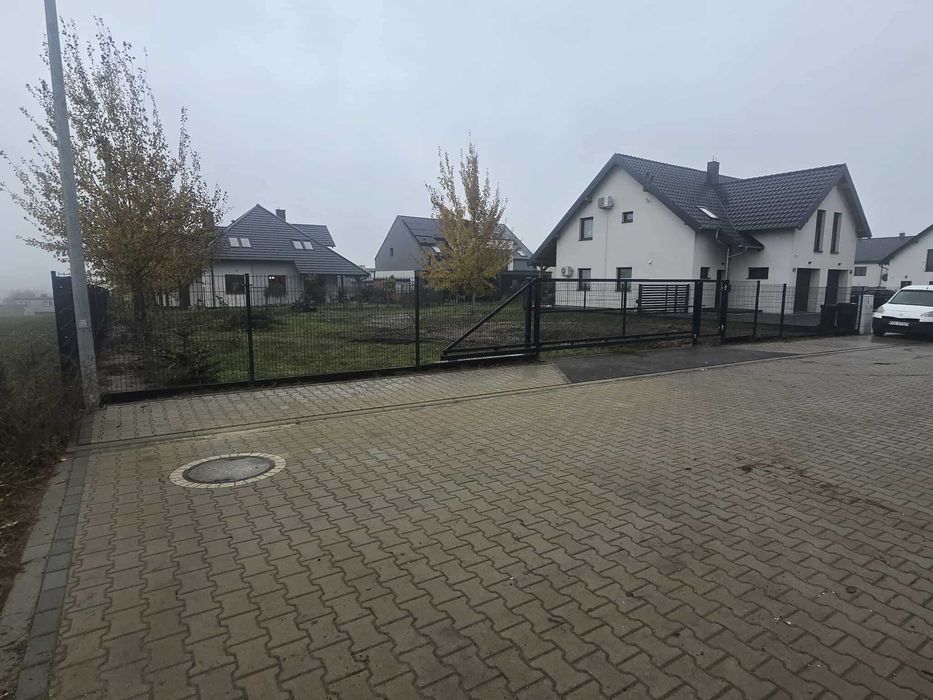 Ogrodzenia stalowe palisadowe sztachetowe grzebieniowe panelowe bramy