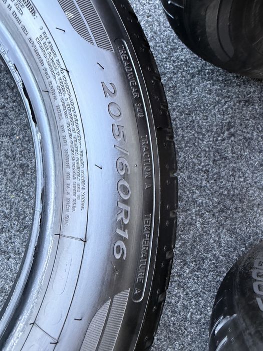 Автошини колеса резина R16 205/60 щDunlop Sport Bluresponse 2018 рік