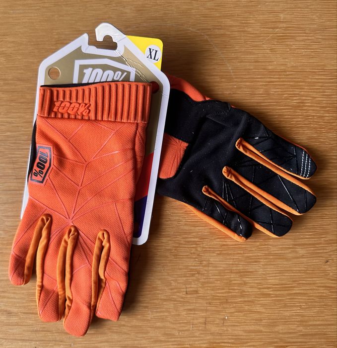 Material diverso para motas de motocross e enduro