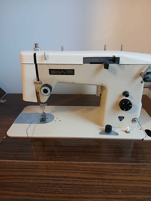 Sprzedam maszynę wieloczynnościową w szafce ŁUCZNIK 466