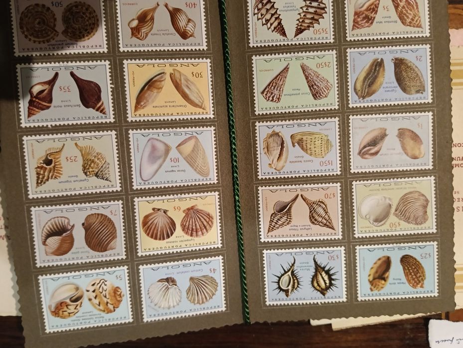 Colecção completa dos selos postais de todas as colónias portuguesas