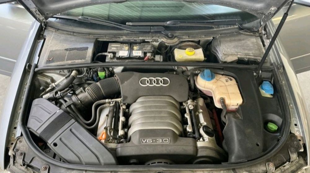 Audi A4 3.0 V6 220CV S-Line 4x4 viatura Rara, GPS, Caixa Automática patilhas no volante, Full Extras. Aceita-se troca por mota (Leia toda a Descrição)