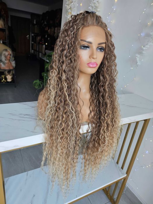 Peruka premium Madison afroloki, naturalny ciemny blond