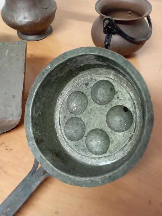 Antigos utensilios de cozinha em cobre