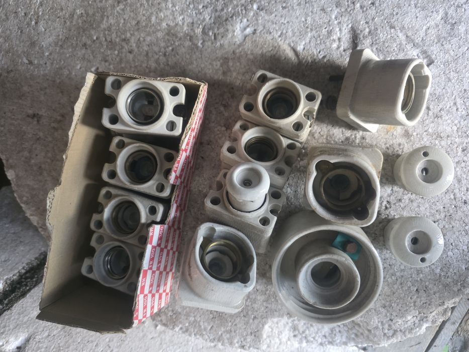 Gniazda kolekcjonerskie elektryczne PRL cena za całość