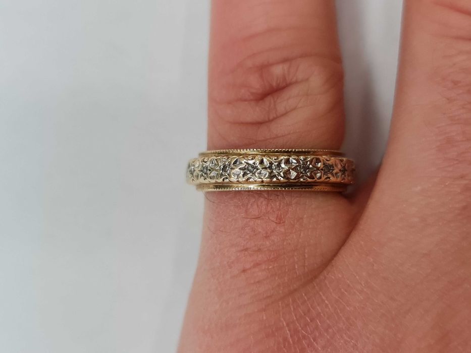 Złota obrączka damska/ 19 brylantów/ 375/ 3.32 gram/ R10