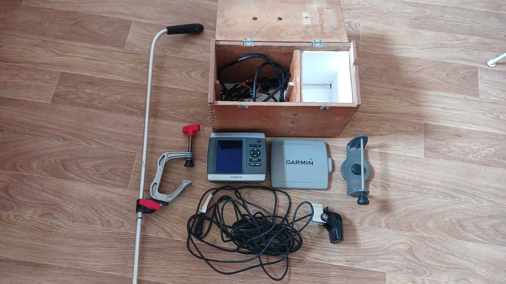 Эхолот Garmin fishfinder 400c