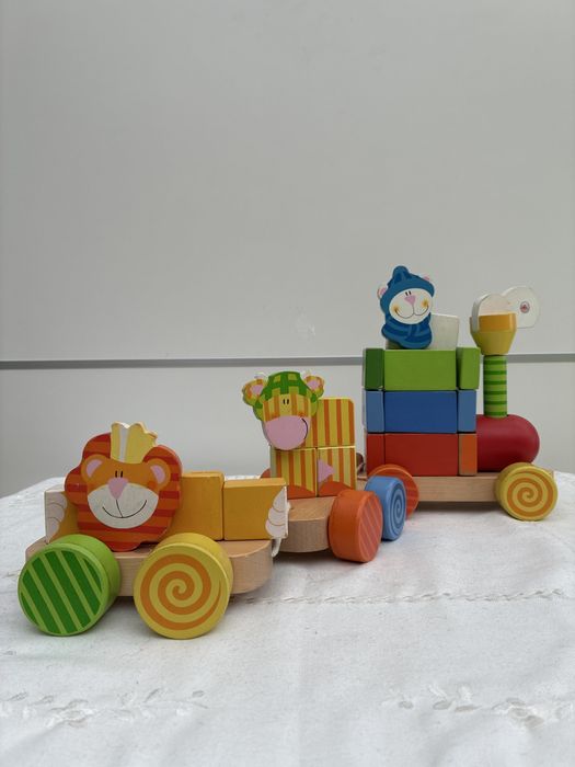 Brinquedos educativos Montessori Puzzle Comboio Cubos