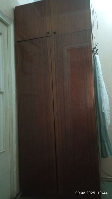 Шкаф компактный для одежды с антресолью