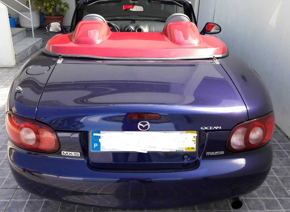 Cobertura rígida do habitáculo para um Mazda MX-5 descapotável