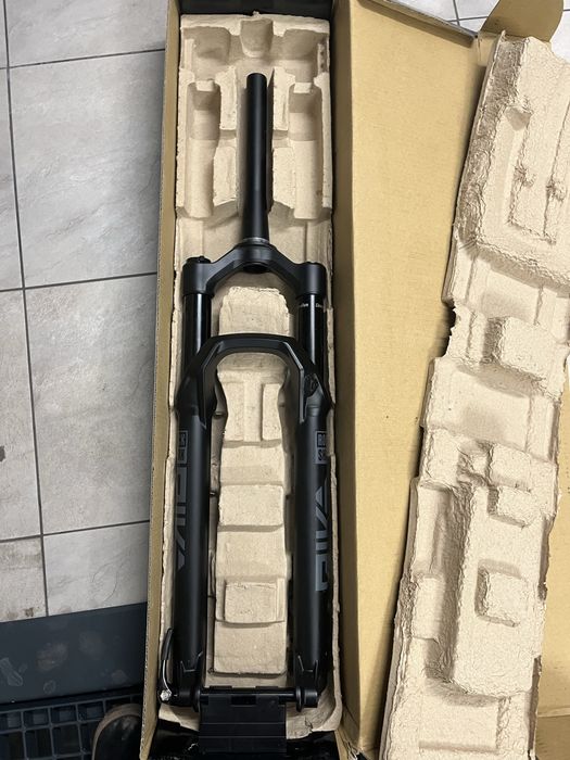 NOWY Rockshox pike base rc