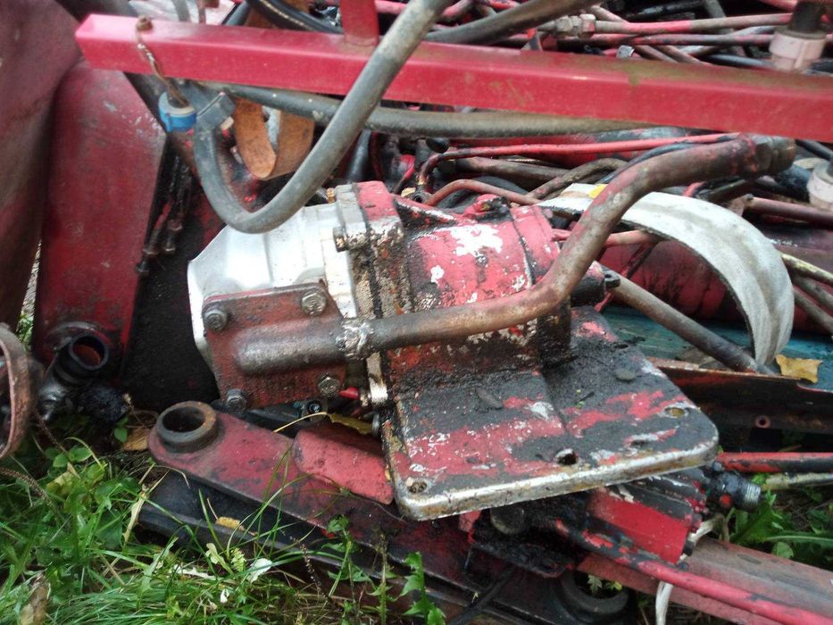 Продам екскаватор ЮМЗ в розібраному стані.