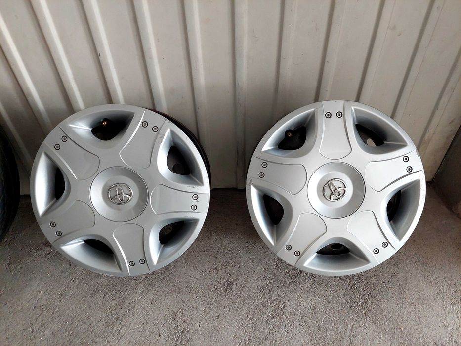 Jantes com tampões toyota yaris