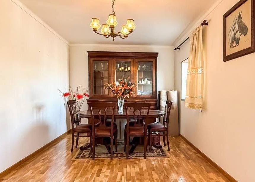 Sala de jantar  em madeira maciça