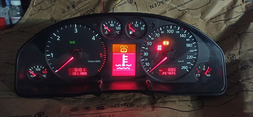 Панель приборка щиток Magnetti Marelli. Заміна проблемної панелі Ауді