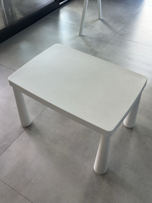 Stolik ikea dzieciecy Mammut bialy