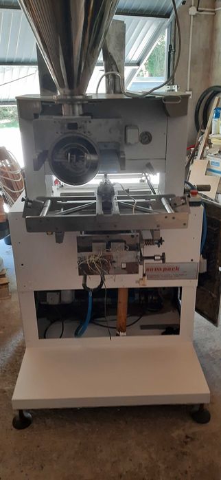 Automat pakujący pionowy