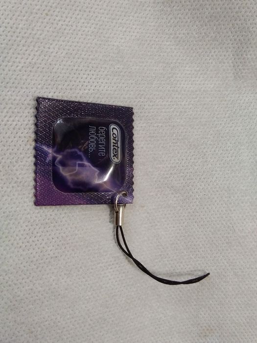 Брелок для телефону б/у з