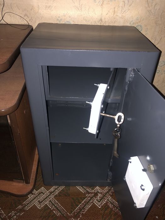 Сейф металический