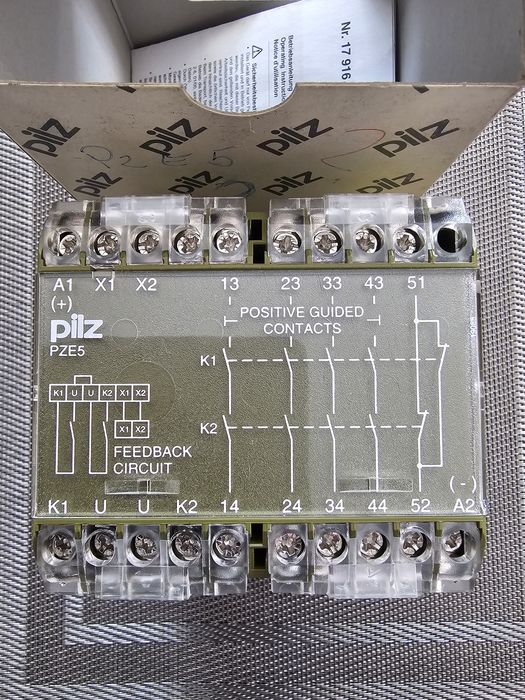 Przekaźnik bezpieczeństwa Pilz PNOZ 11, PZE 7, PZE 5