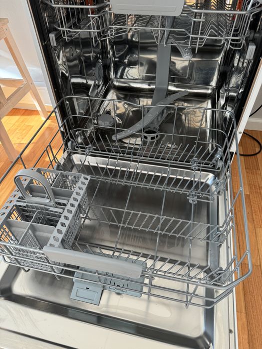 Dishwasher for 14 Place Settings64550918951297124