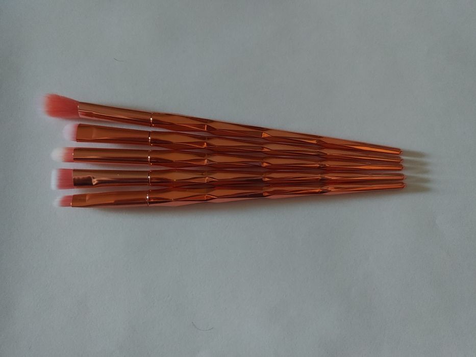 Zestaw pędzelków do twarzy rose gold 02