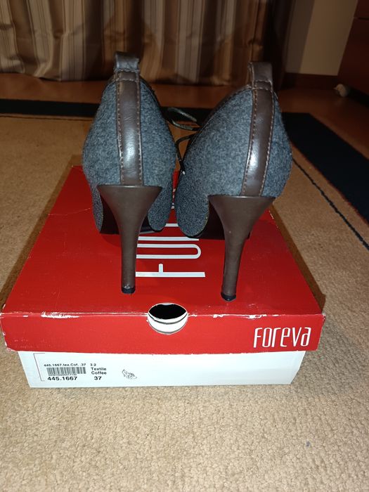 Sapatos Foreva tamanho 37