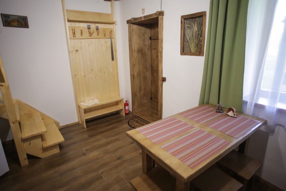 Садиба ЕКО-ДІМ, з власним Чаном та басейном відпочинок в Закарпатті