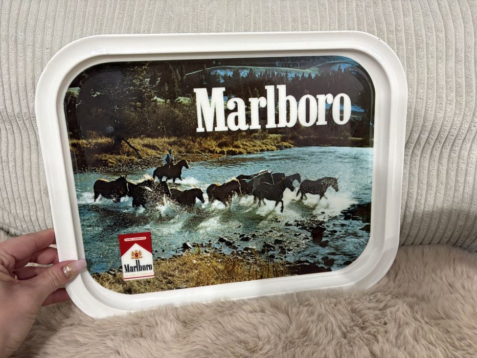 kolekcjonerska taca reklamowa marki Marlboro