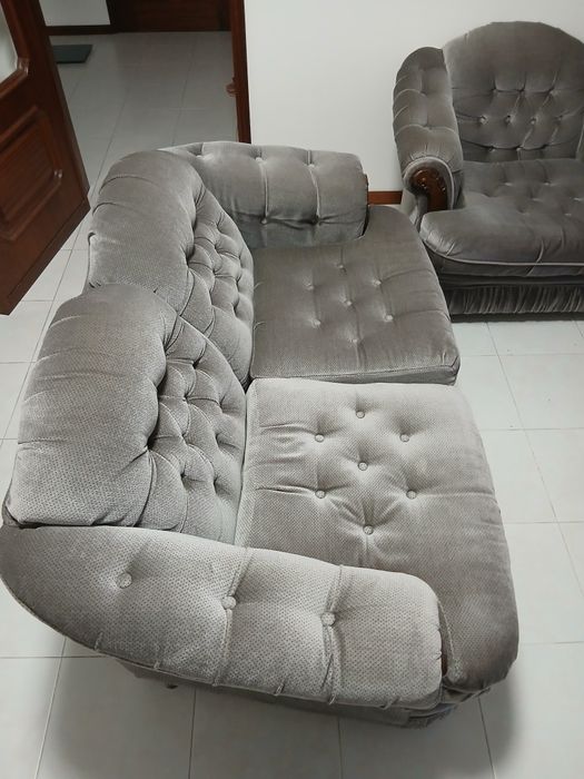 Conjunto de Sofás Clássico Cinza – 4 Peças (€400)