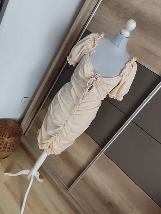 Beżowa dziewczęca sukienka r.48/50