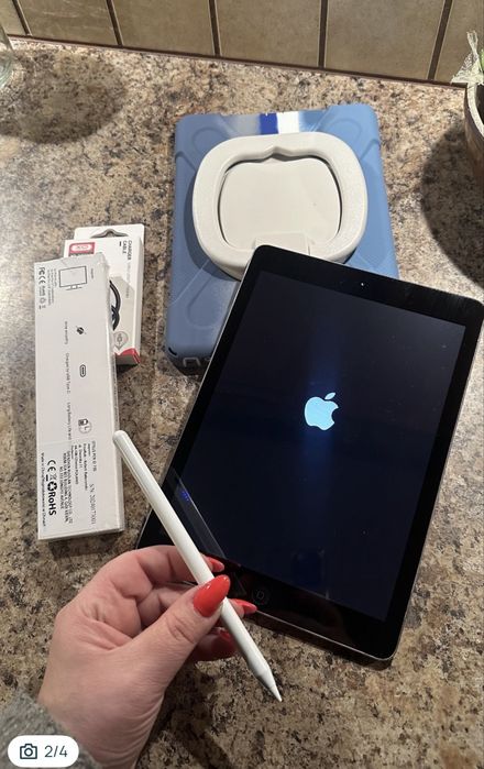 Tablet iPad Apple Retina 10” + nowy rysik + nowy kabel - cały zestaw