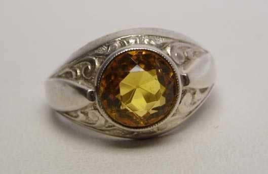 Przedwojenny srebrny pierścionek żółty kamień ornament R.15