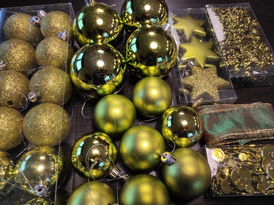 Conjunto de Decoração de Natal - 24 bolas + 6 estrelas + 3 fitas