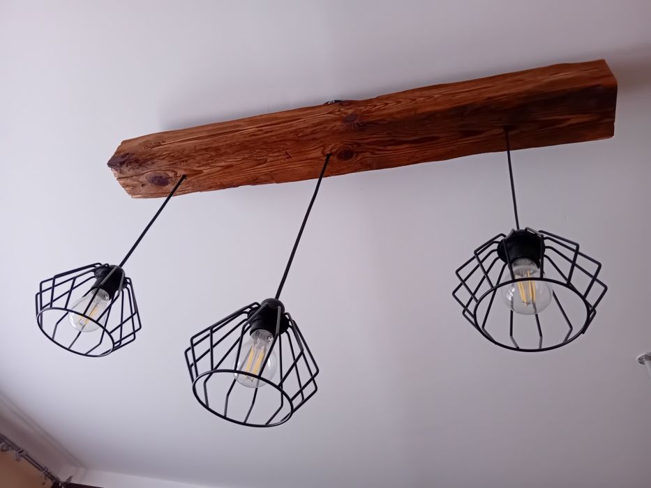 Lampa żyrandol na starej drewnianej belce wisząca długość 107 cm