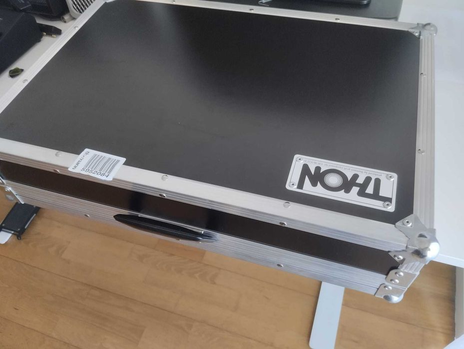 COMO NOVA!      Thon Case para Line6 Helix LT -