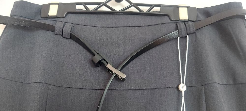 Elegancka ołówkowa, midi, Anna Field z paskiem, na podszewce