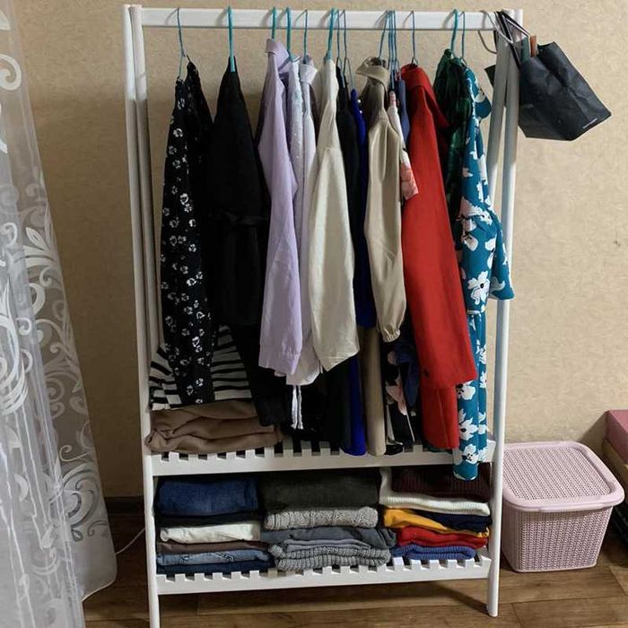 Рейл для одягу ручної роботи (стійка з полицями, вішалка, стелаж)